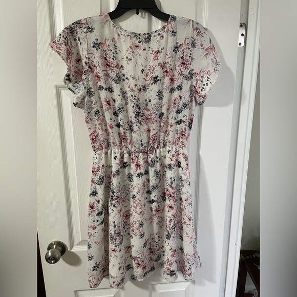 Dynamite Floral Print Dress - Picture 5 of 5